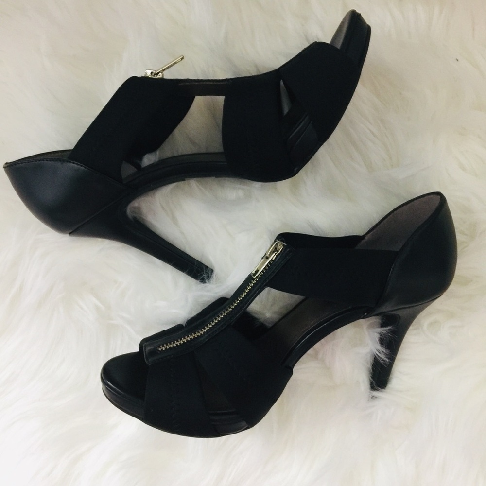 Moda Spana Black Zipper Front Heels.